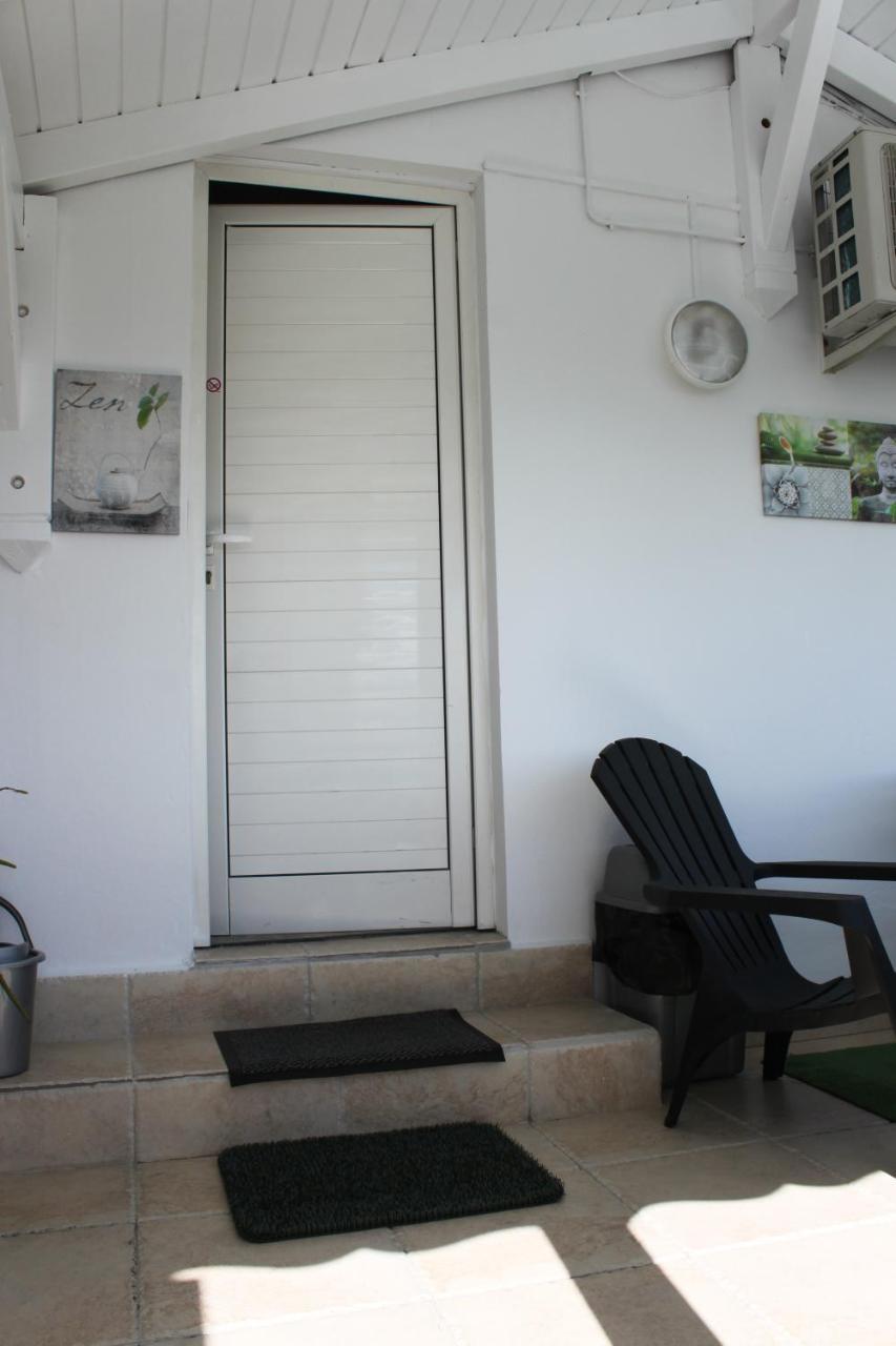 Lauraym 1 Hotel Baie-Mahault Exterior photo
